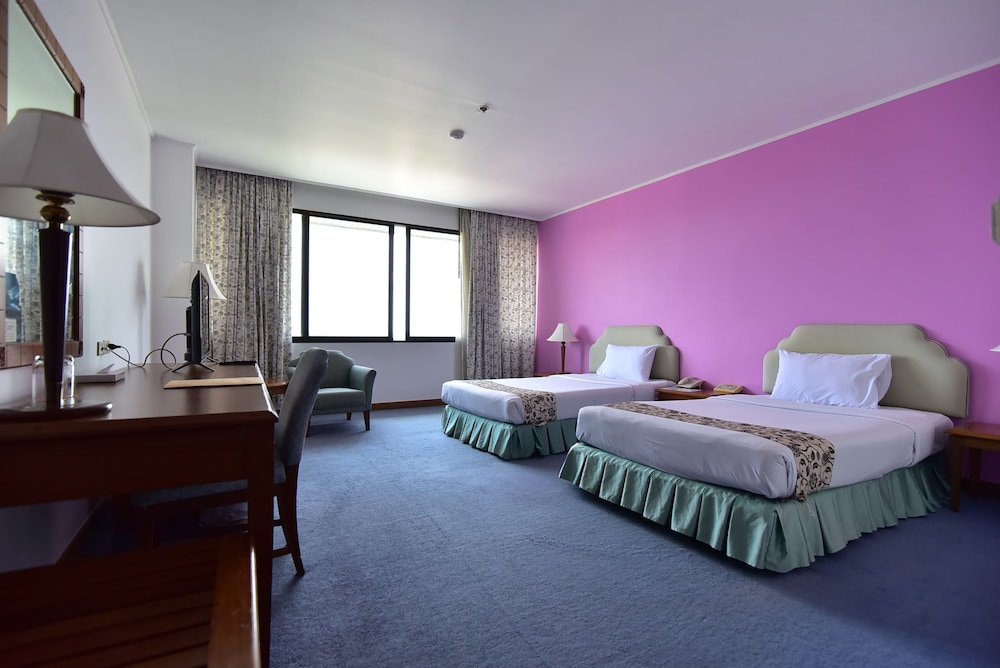 Thumrin Thana Hotel 27/71