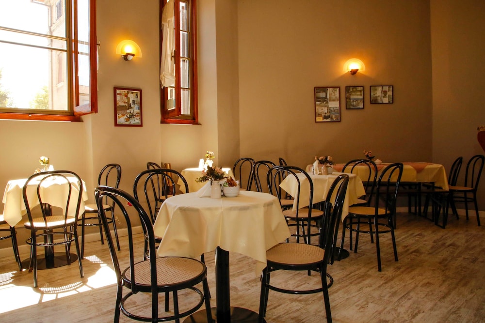 HOTEL MOM ASSISI 36/50
