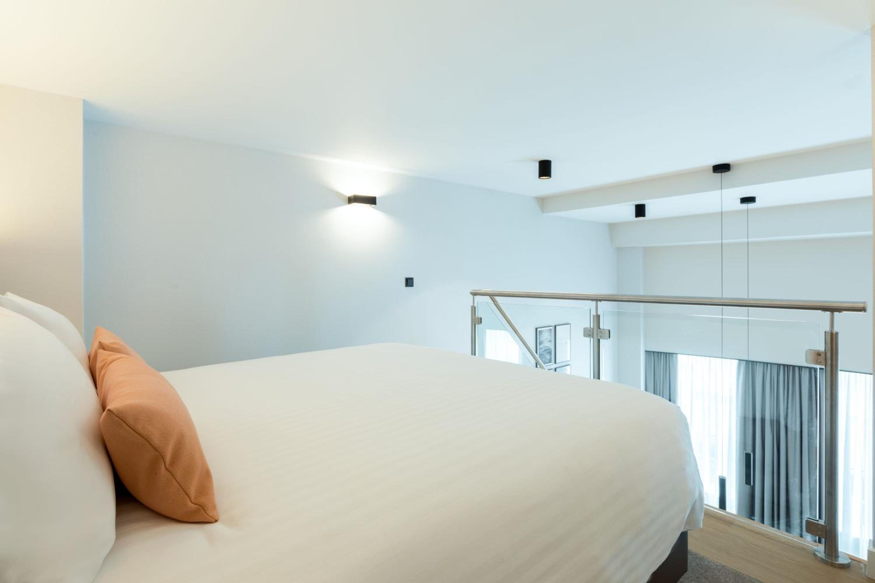 Loft, King Bed, Skyline View