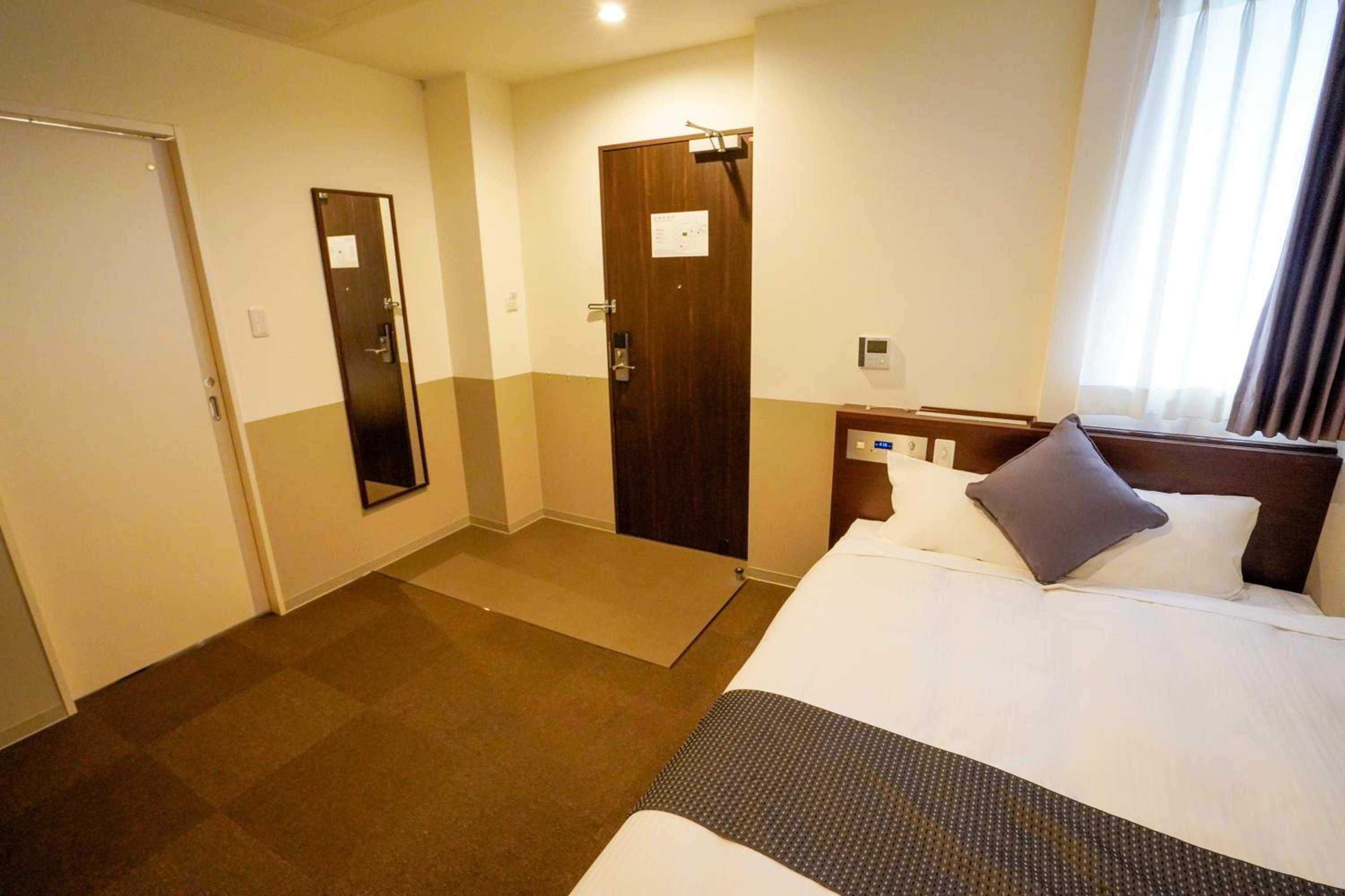 Room, Double Bed, Electronic Cigarette Only, Smoking