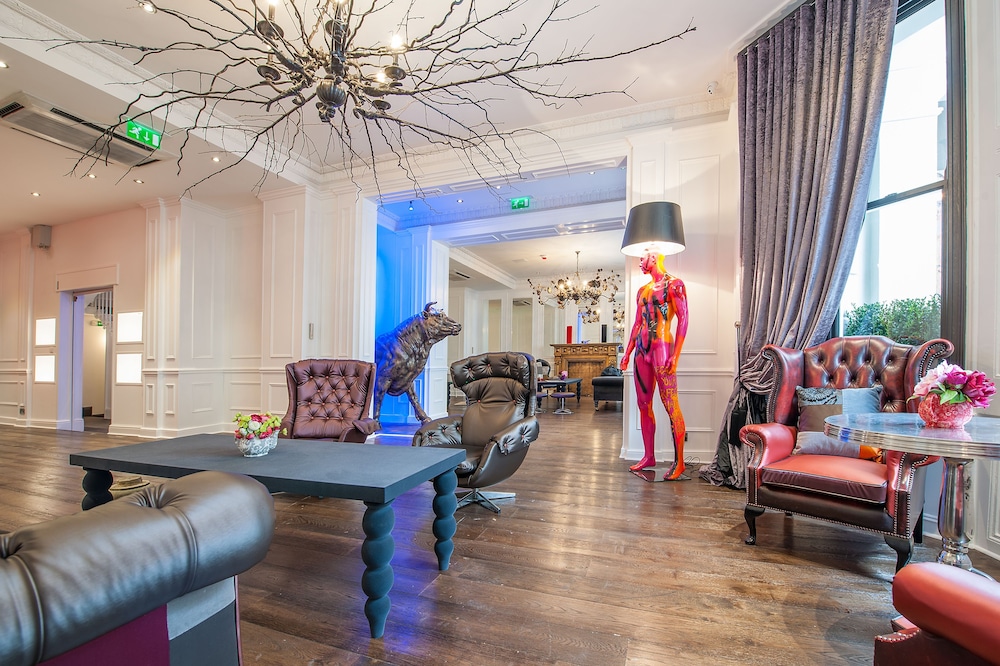 THE EXHIBITIONIST HOTEL 37/69