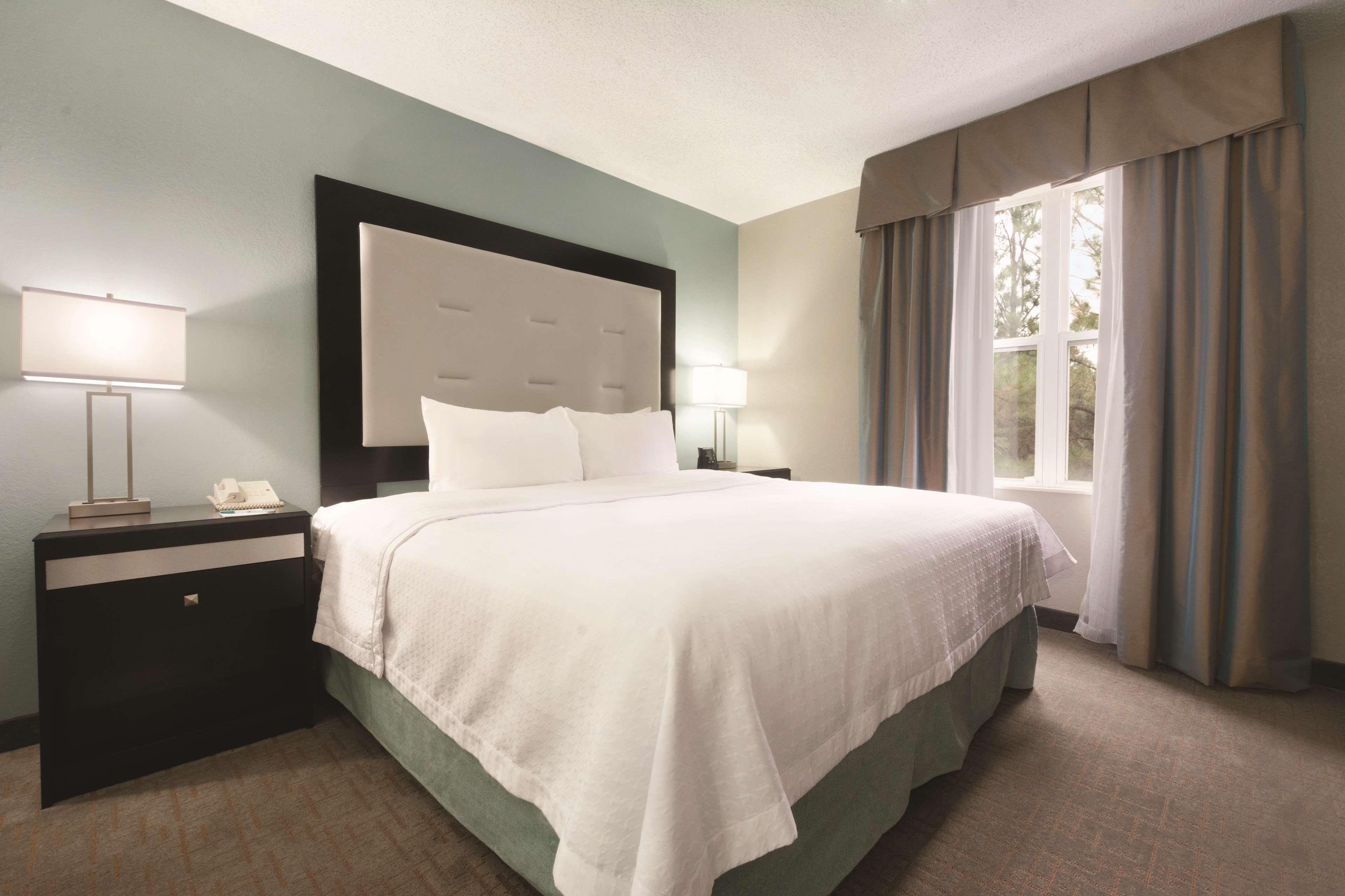 SUITE, KING BED, BALCONY, ACCESSIBLE