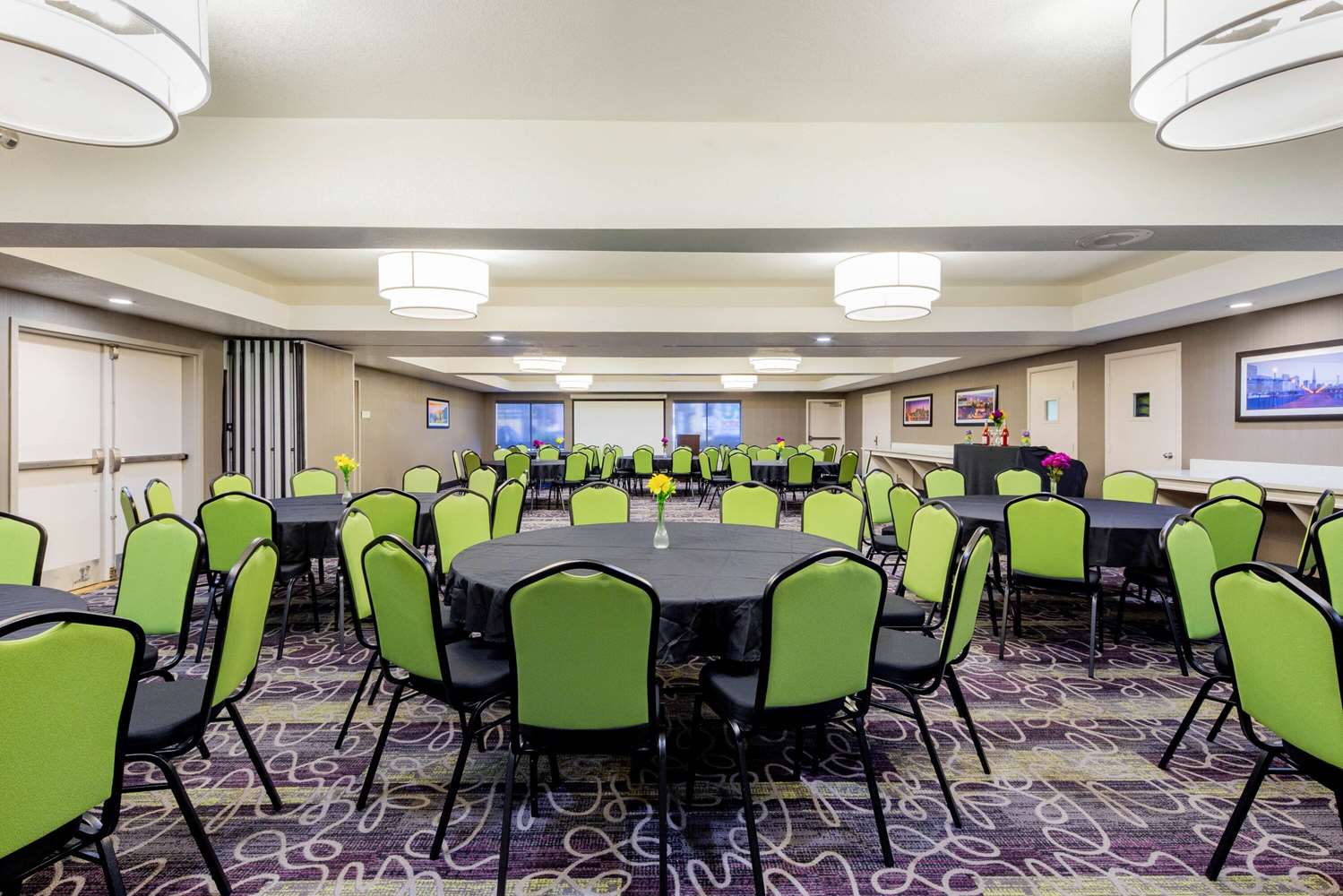 La Quinta Inn & Suites by Wyndham Oakland - Hayward 27/34