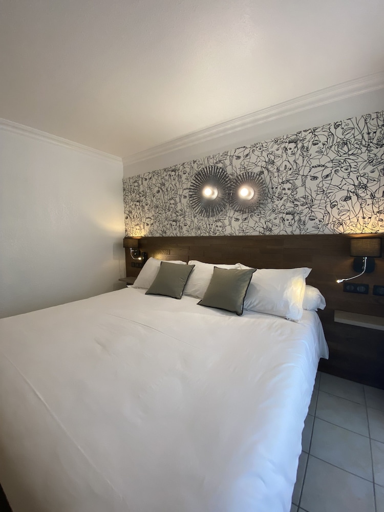 SUPERIOR, DOUBLE OR TWIN BED, SEA VIEW