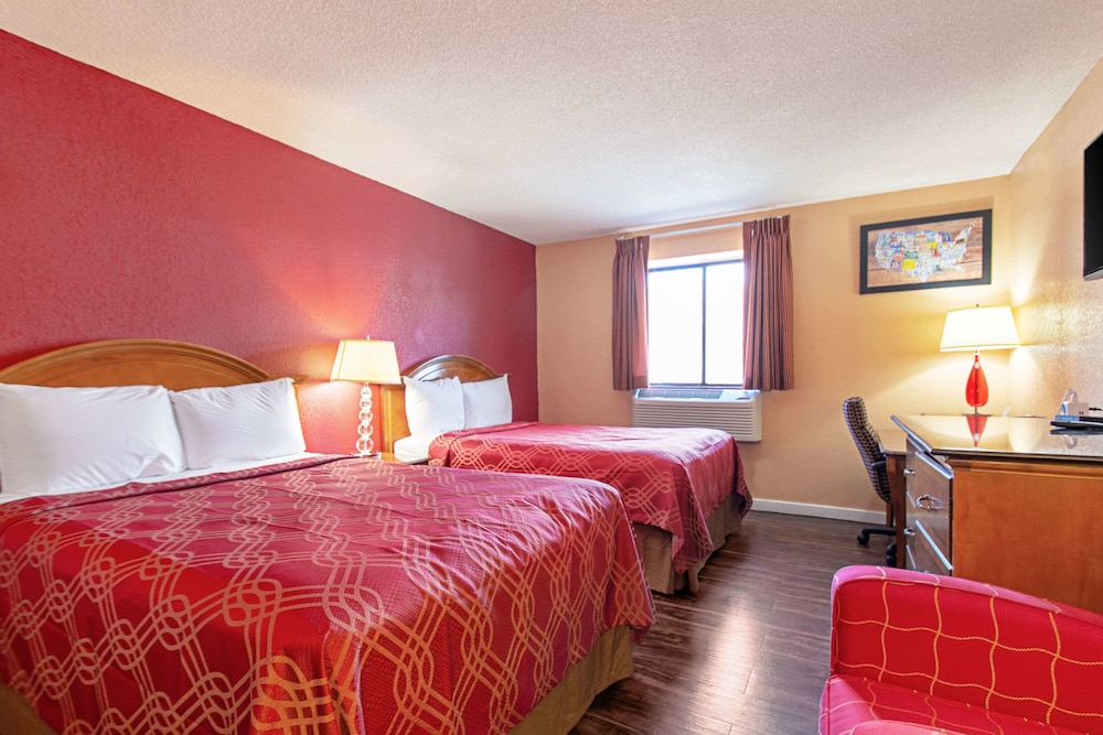 Econo Lodge Utica 3/7