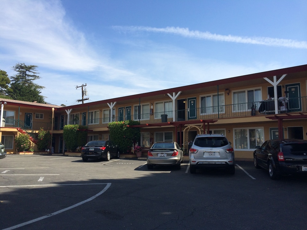 Oasis Inn & Suites 35/50
