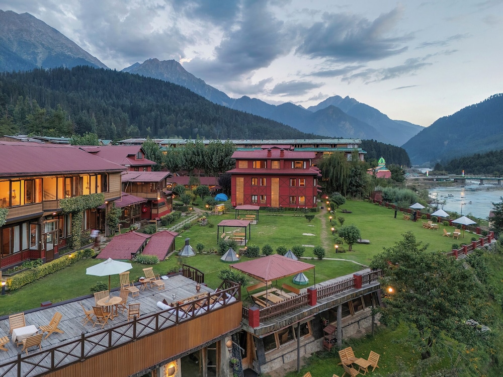 PAHALGAM HOTEL 7/39