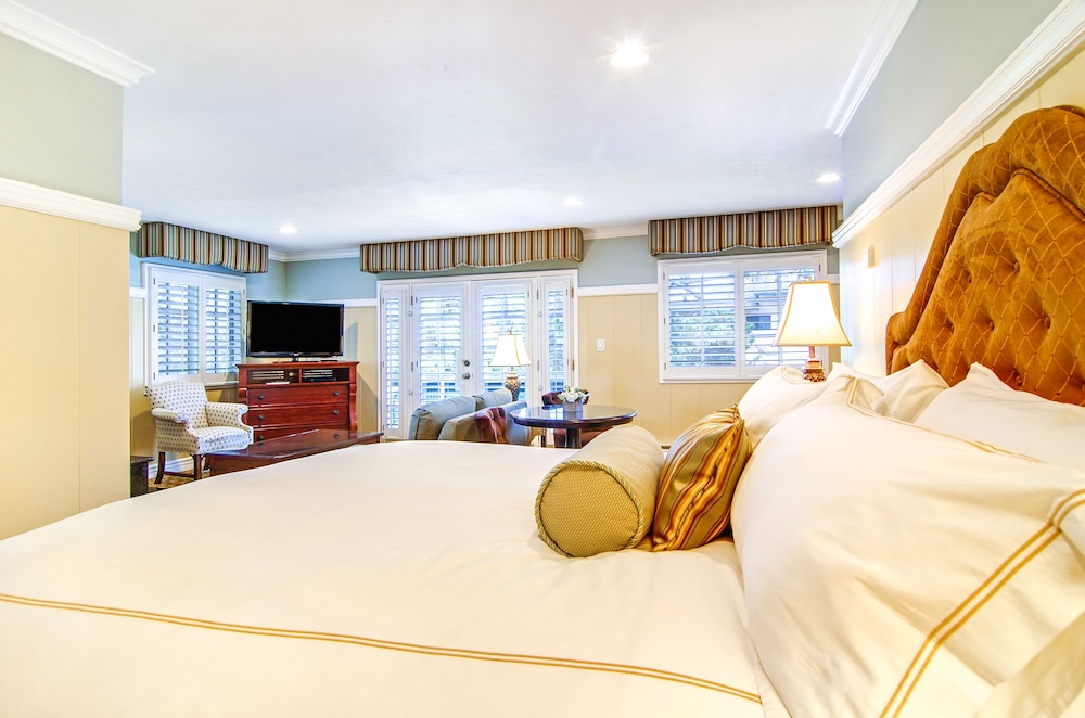 Wayside Inn 40/44