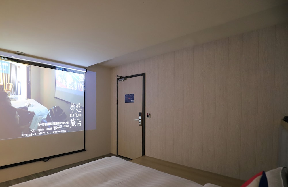 Dream 12 Hotel 40/71