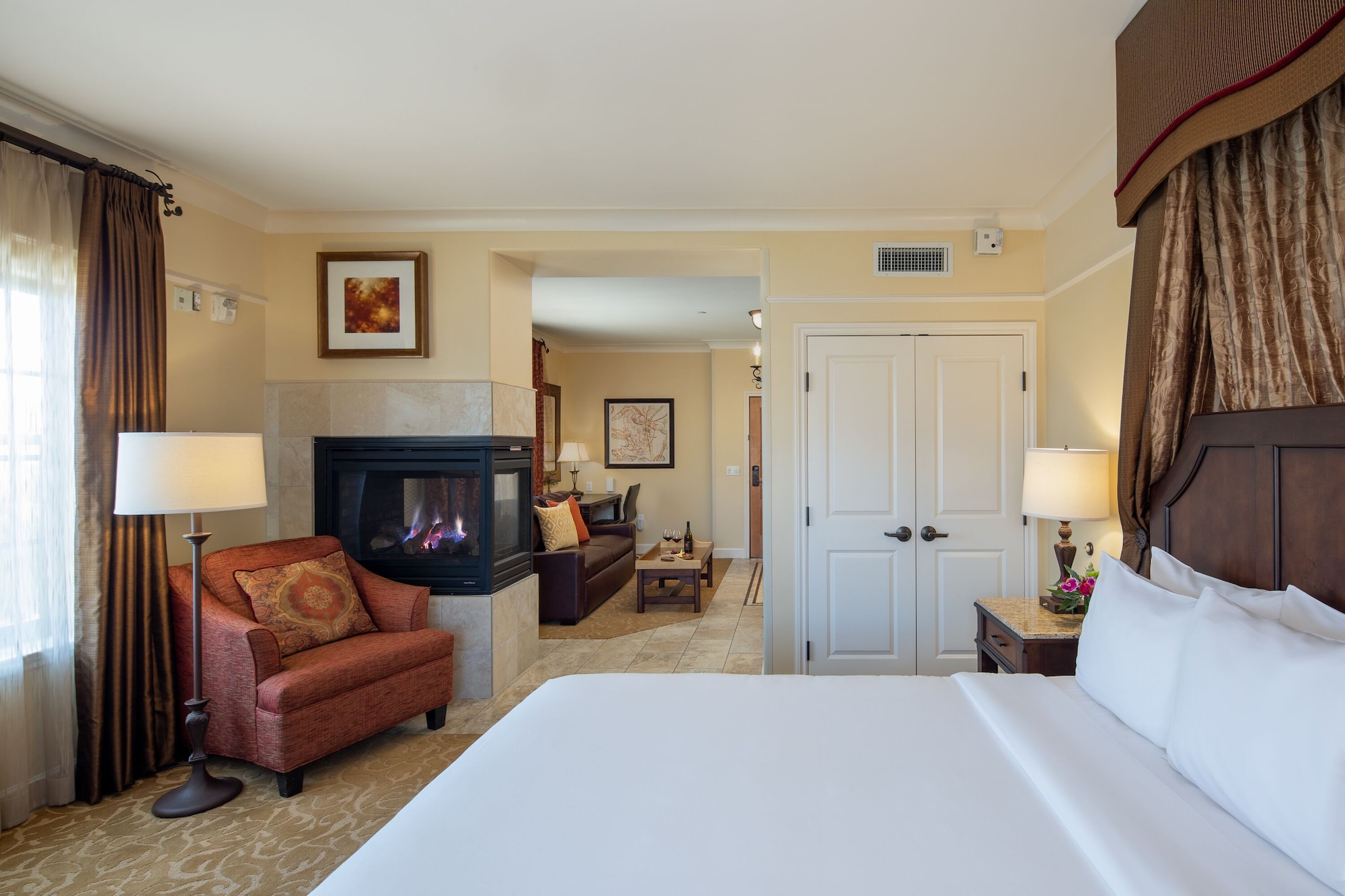 Wild Horse, Studio, Suite, King Bed, Sofa