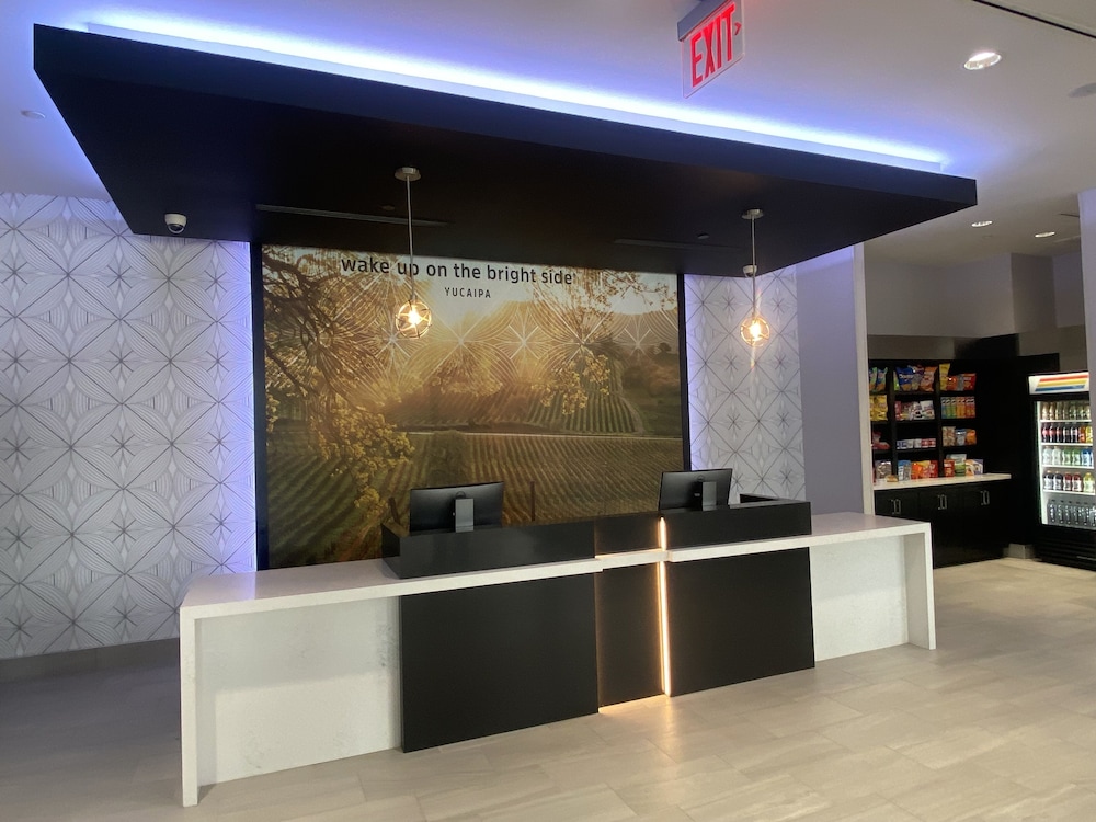 La Quinta Inn & Suites by Wyndham Yucaipa 8/51
