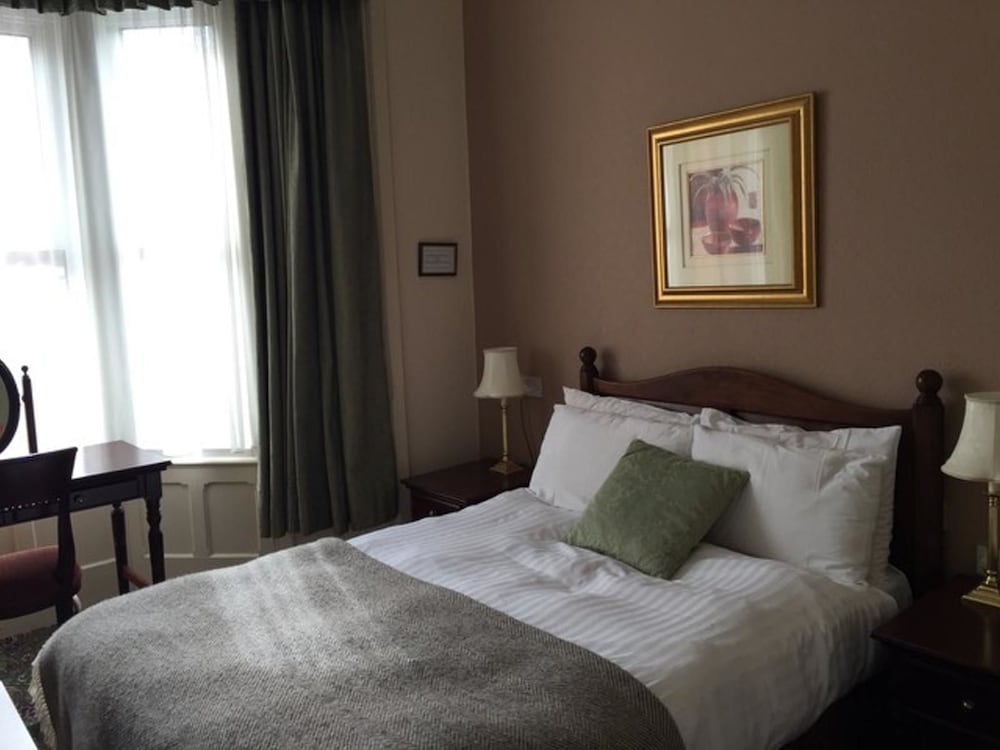 Taunton House Hotel 11/51