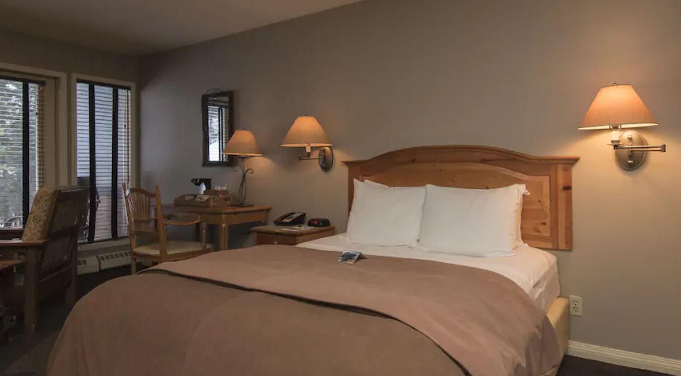 Lodge, Queen Bed
