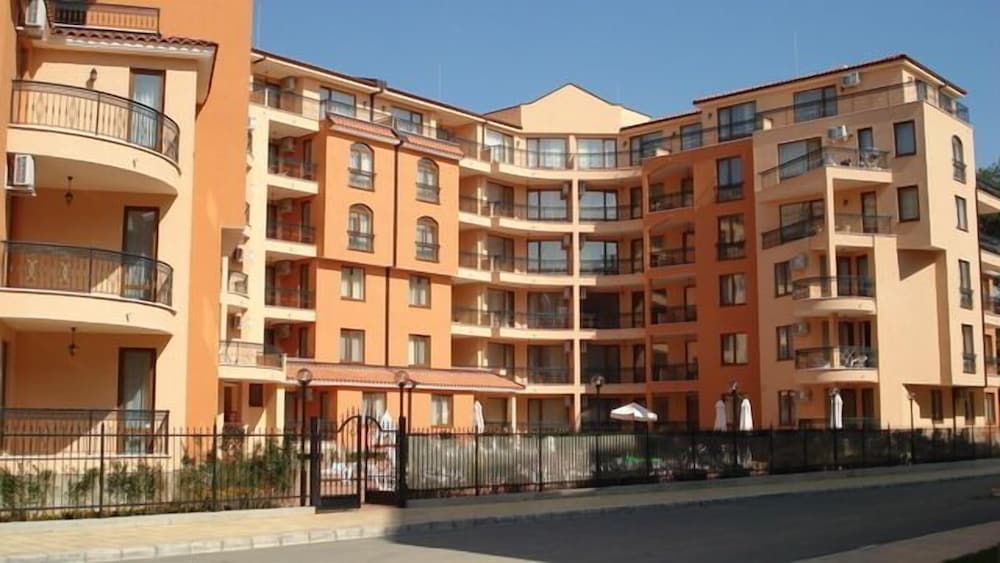 Efir Aparthotel 50/50