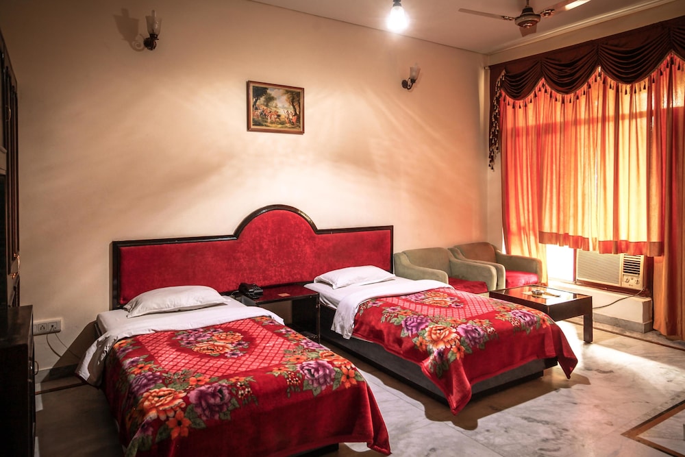 Hotel Neeraj Bhawan 4/20