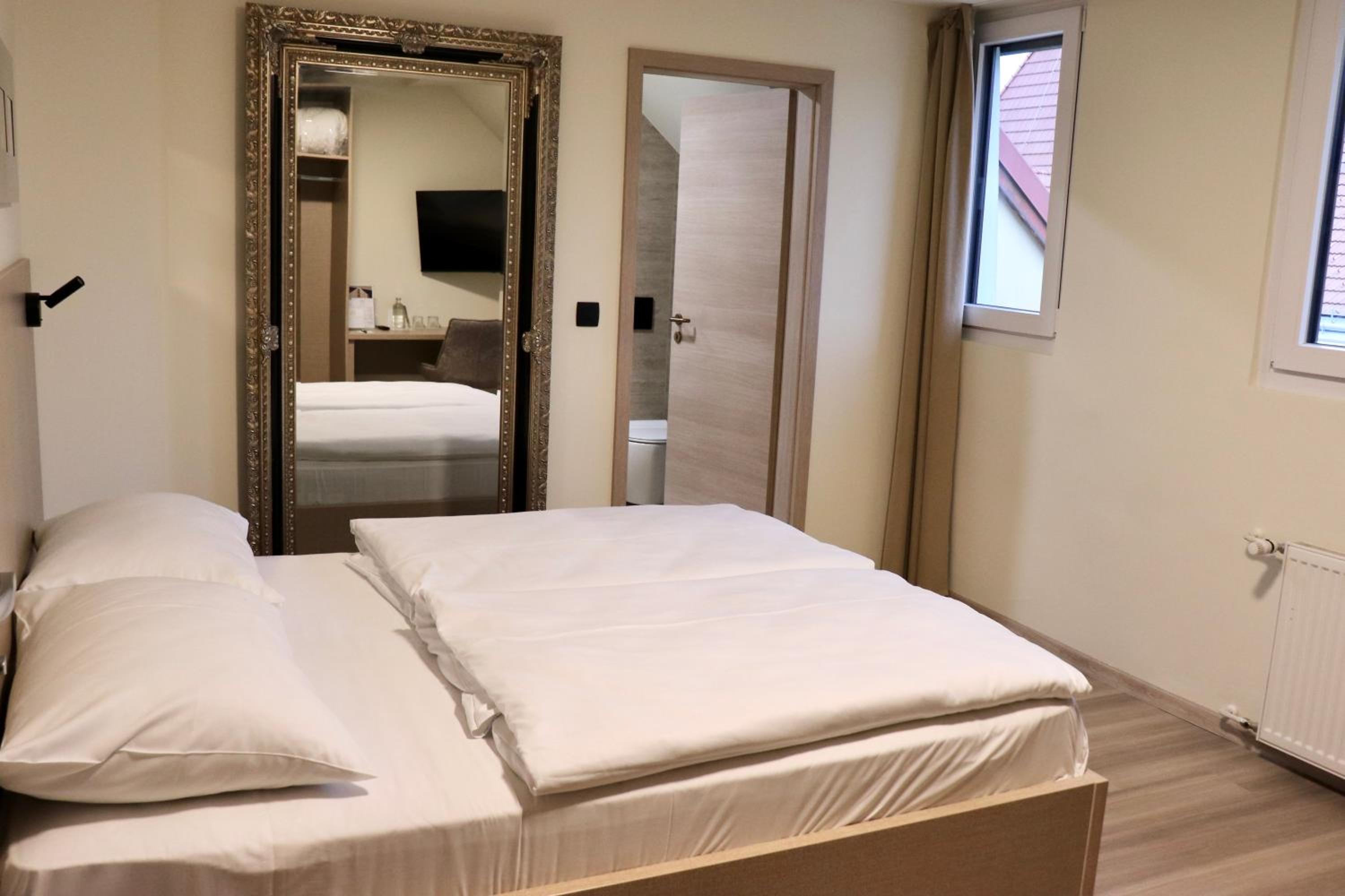 Room, Double Bed, Attic، Hotel Evropa Celje 4/9