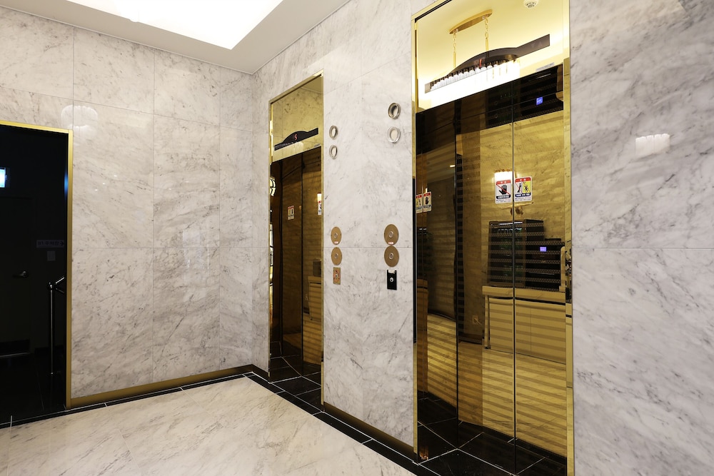 Mari Hotel 2/50