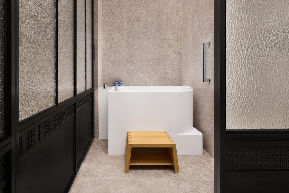 Xi Zhe Wuxi, Curio Collection by Hilton 23/36