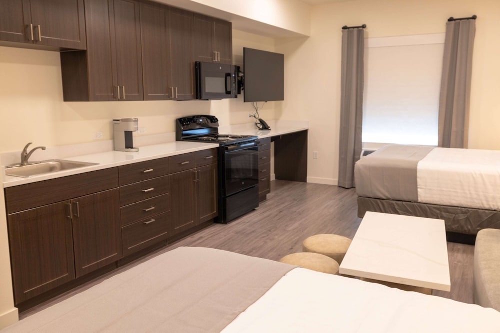 Hawthorn Extended Stay by Wyndham Alpine 29/49