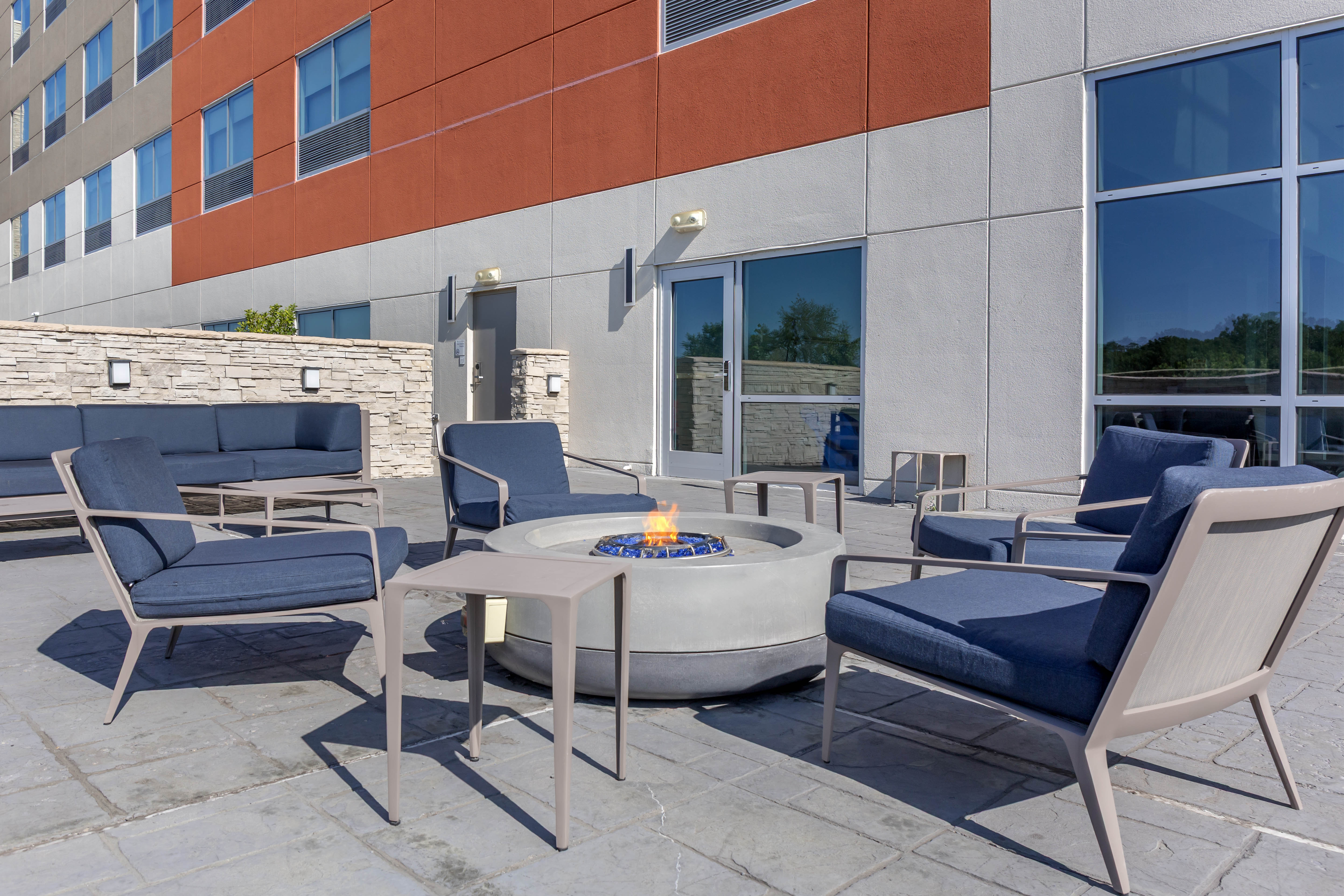 Holiday Inn Express and Suites Dry Ridge 44/63