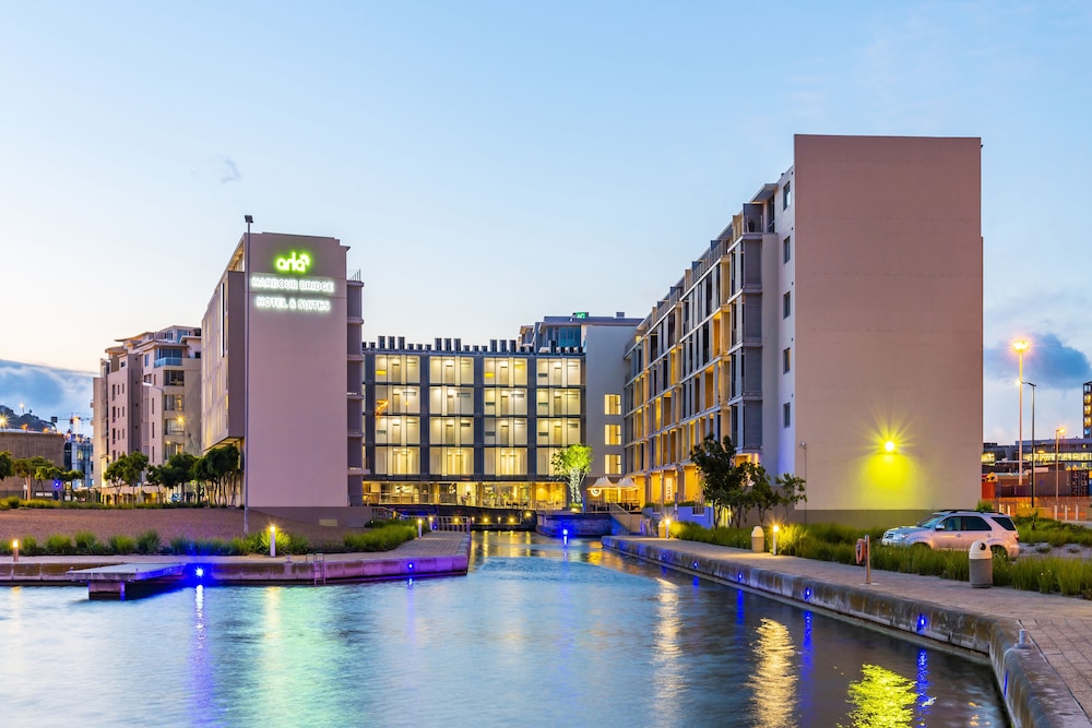 aha Harbour Bridge Hotel & Suites 64/65