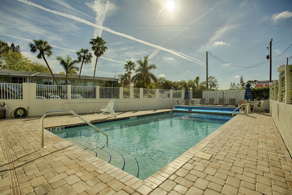 Regency Inn & Suites 51/54