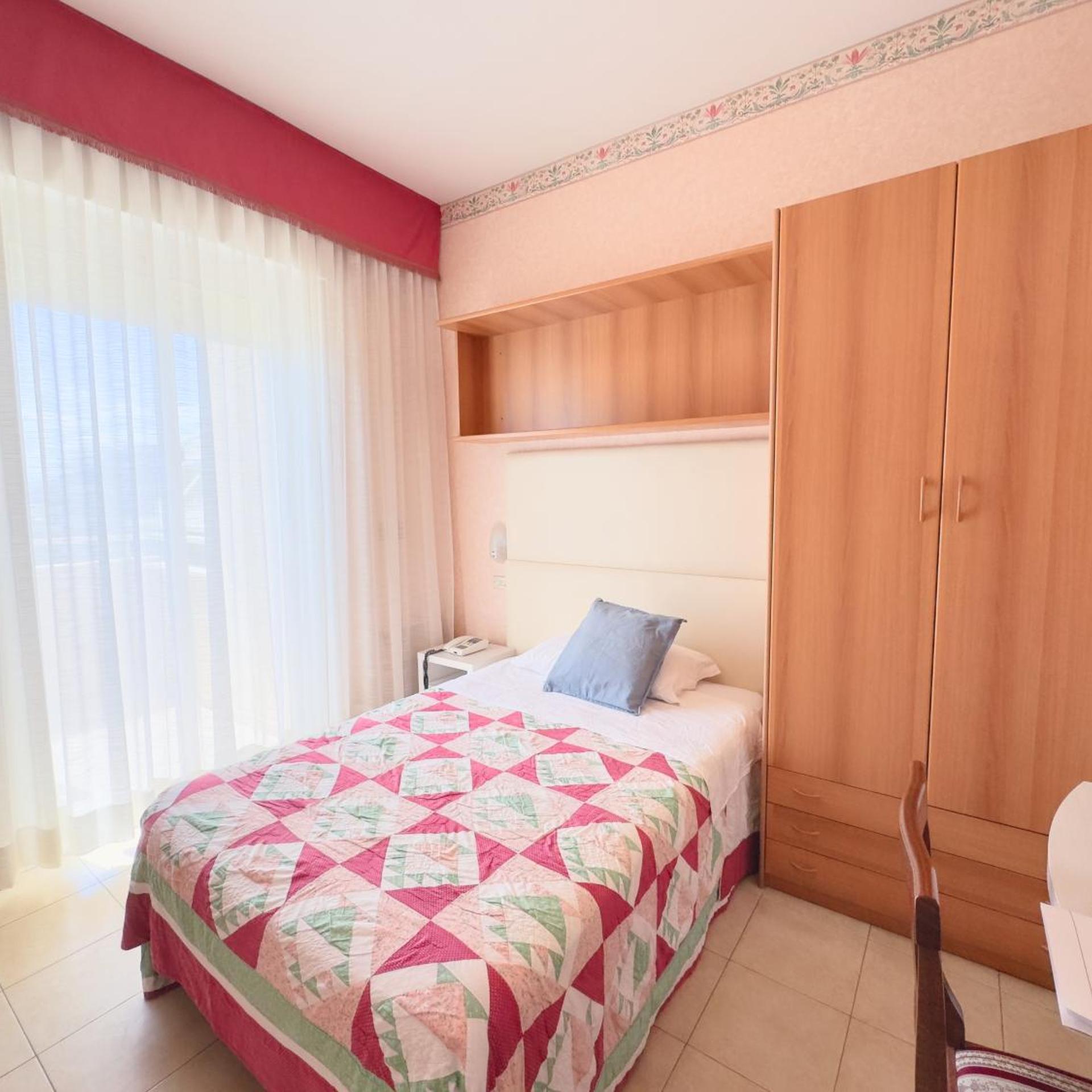 Room, Single