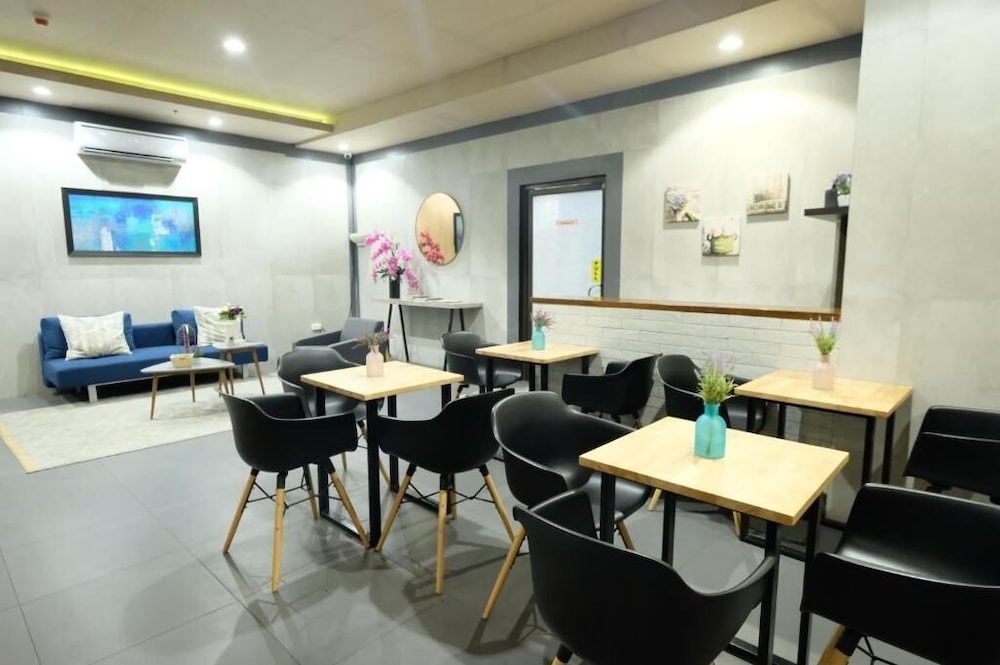 Axiaa Hotel 34/38