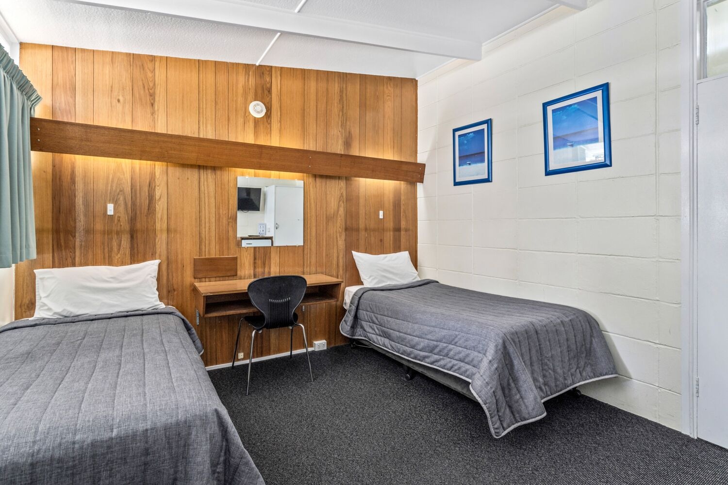BUDGET, TWIN BEDS
