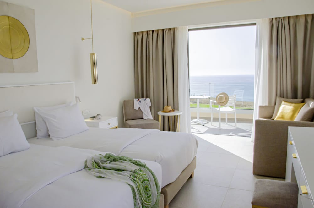 CONNECTING, DELUXE, FAMILY, SEA VIEW