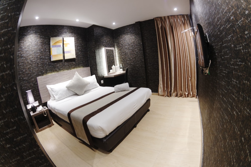 HereHotel.com 13/38