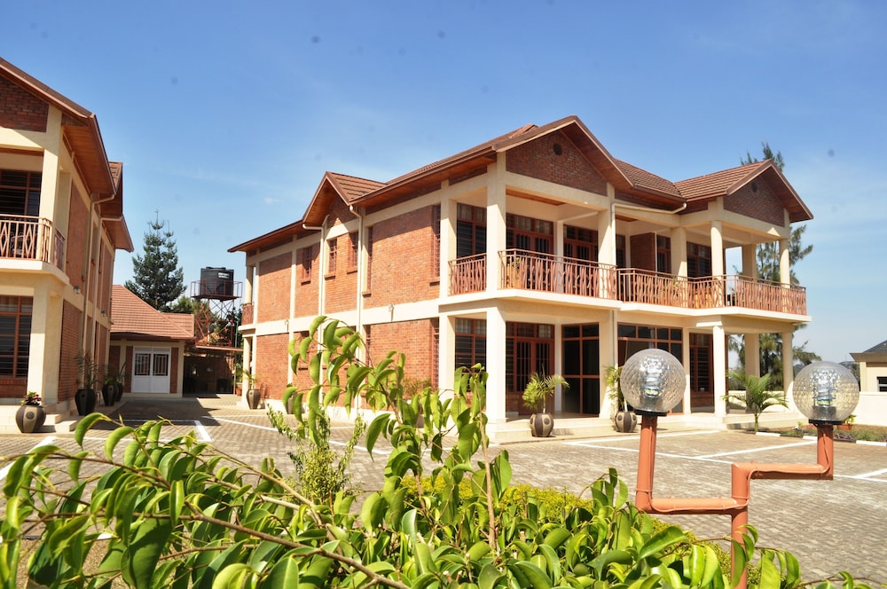 Quiet Haven Hotel 4/50