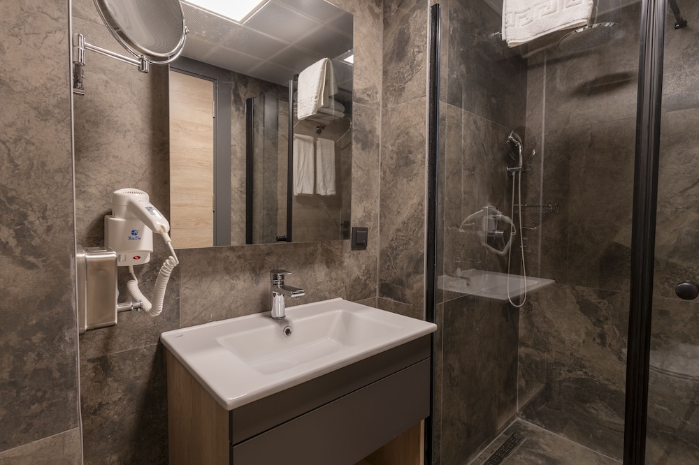 Irenic Hotel 49/49