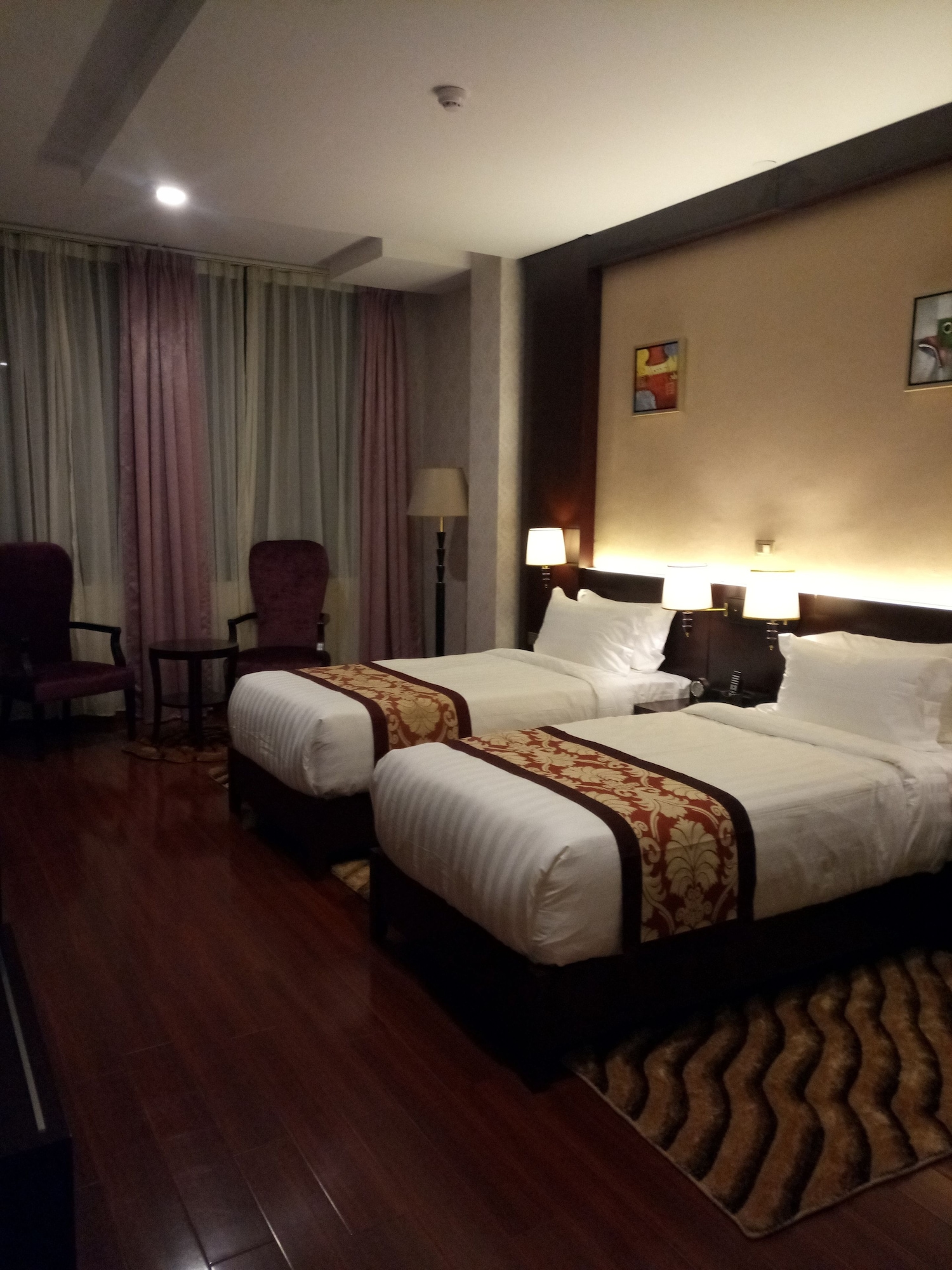 1 BEDROOM, TWIN BEDS, CITY VIEW