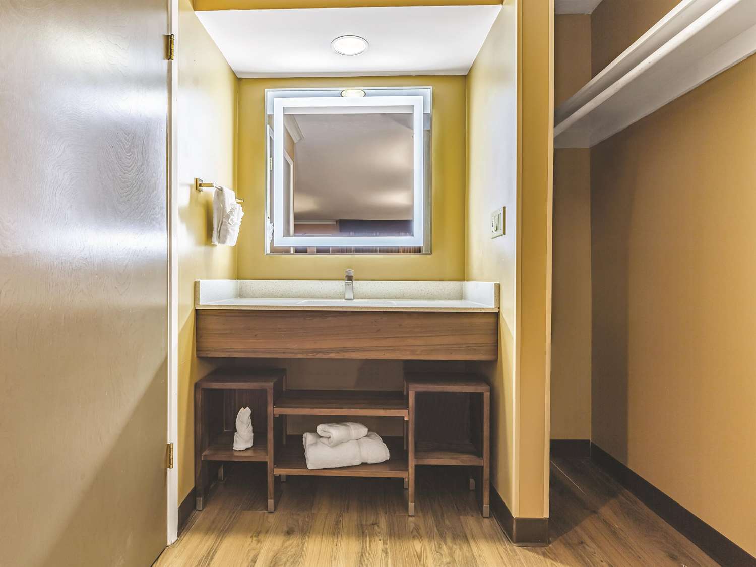 La Quinta Inn & Suites by Wyndham San Francisco Airport West 48/48