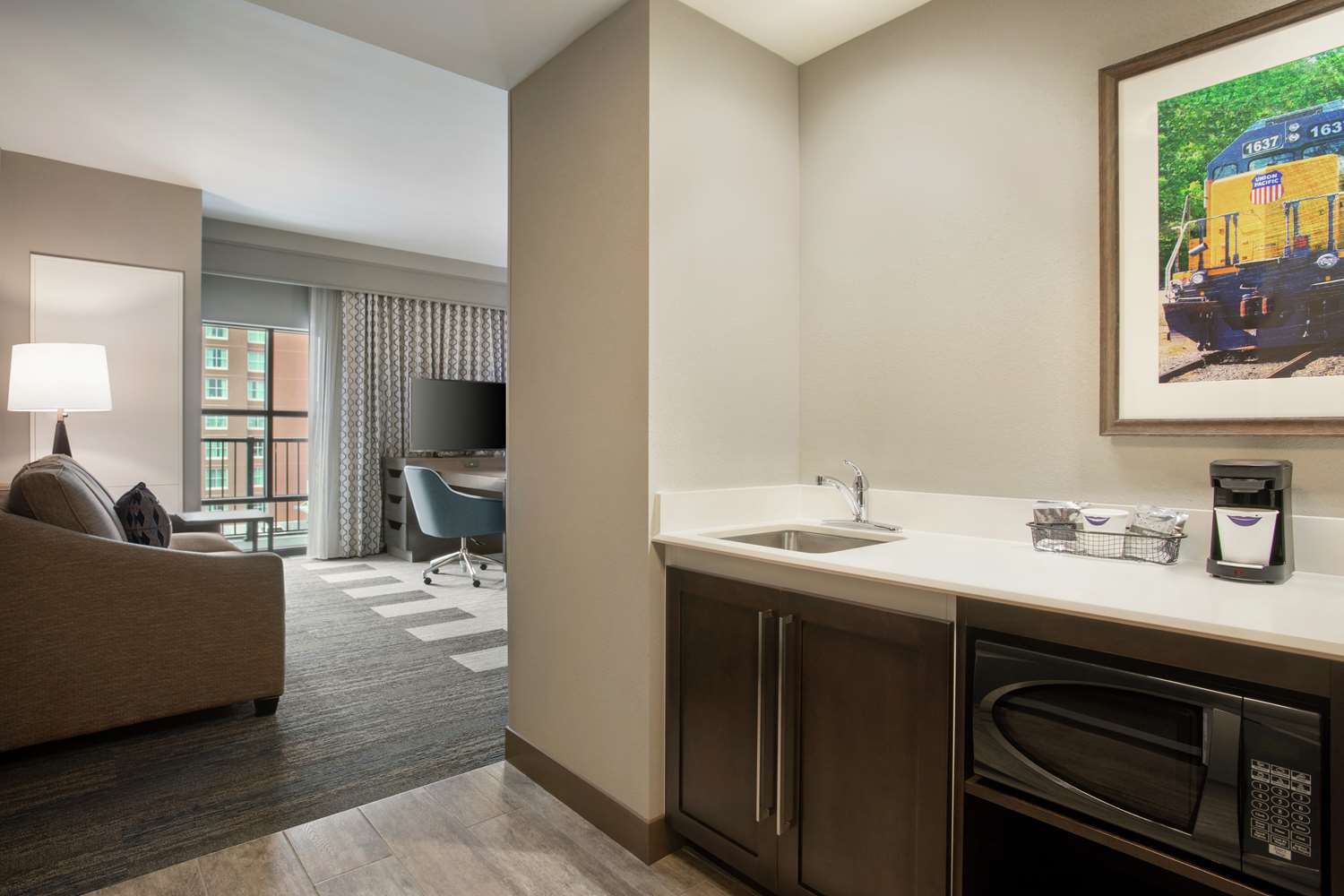 جناح استوديو بسرير كينج بشرفة، Hampton Inn and Suites Kansas City Downtown Crossroads 2/2