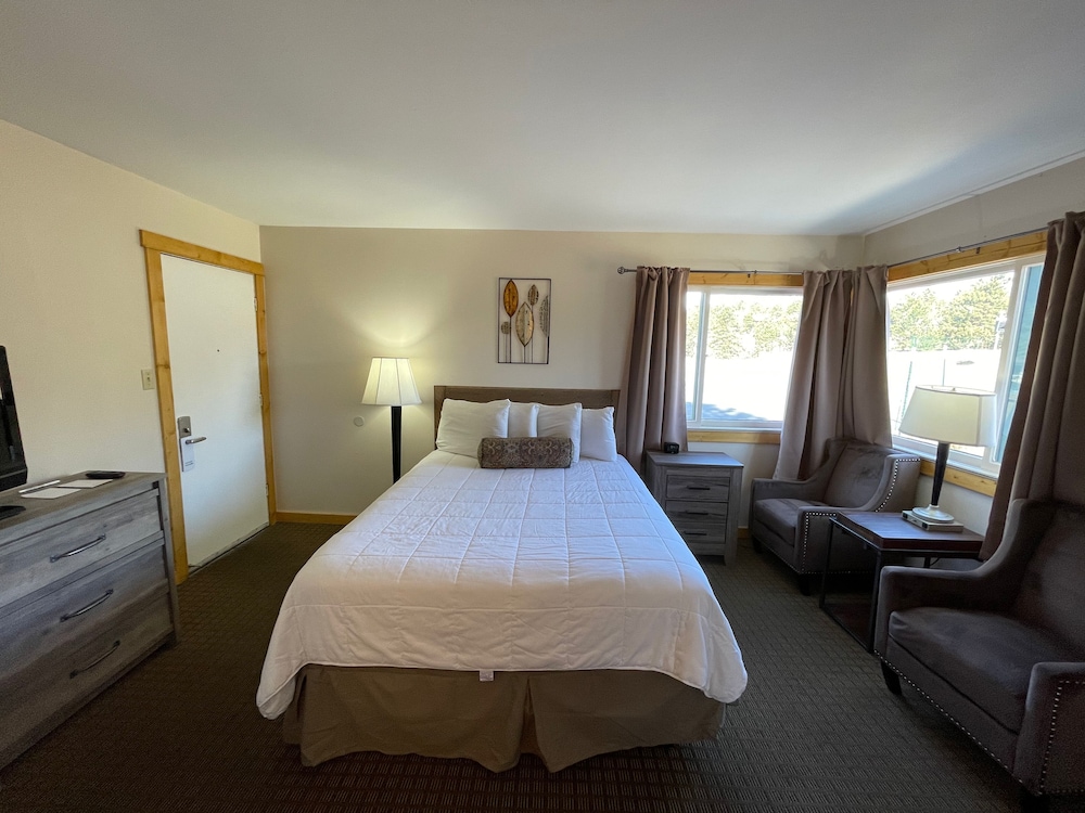 Estes Mountain Inn 12/70