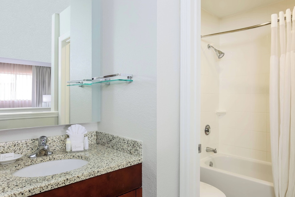 Residence Inn by Marriott Boca Raton 33/35