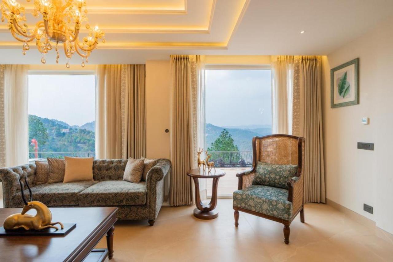 ELIVAAS Prive Royce Cottage Luxe Hilltop 4 BHK with Terrace & Scenic Views 9/17