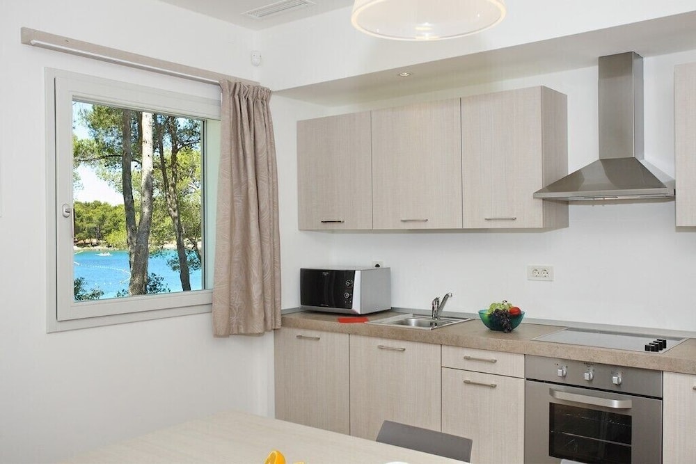 Crvena Luka Family Hotel 12/78