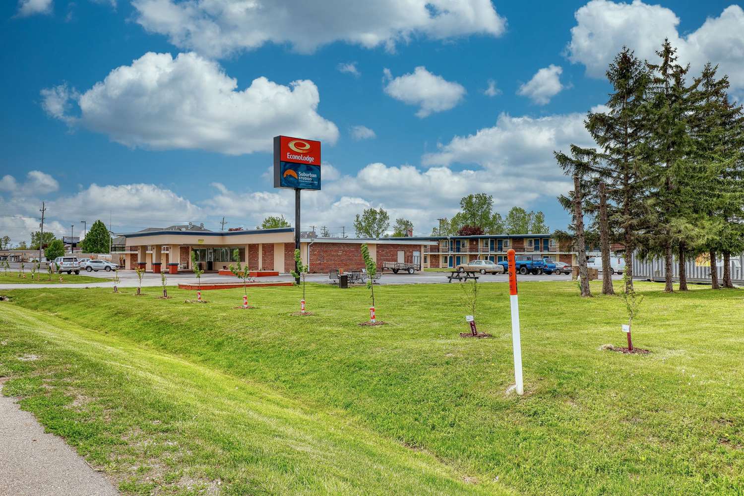 Suburban Studios Neenah-Appleton 16/22