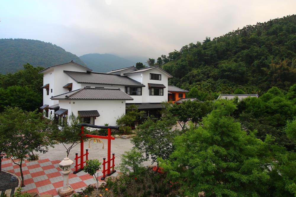 Huaman Hot Spring Villa 9/68