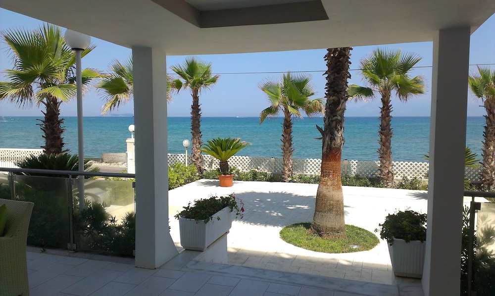Sidari Beach Hotel 73/81