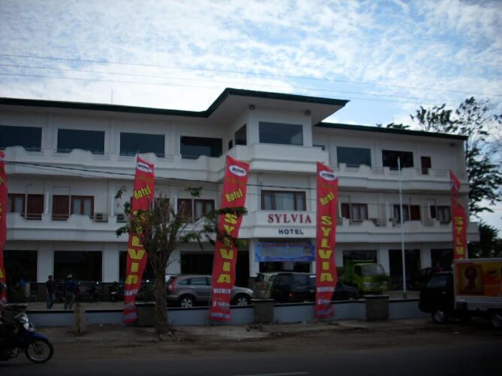 Sylvia Hotel Maumere 3/57