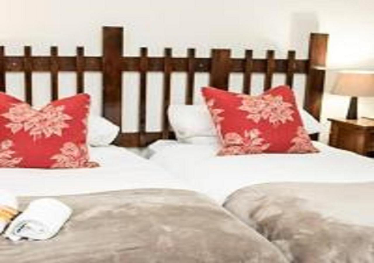Deluxe, Twin Beds