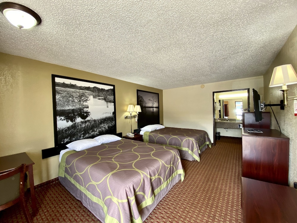 Super 8 By Wyndham Shawnee 18/48