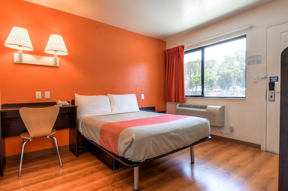 Motel6 San Diego Hotel Circle Mission Valley 29/61