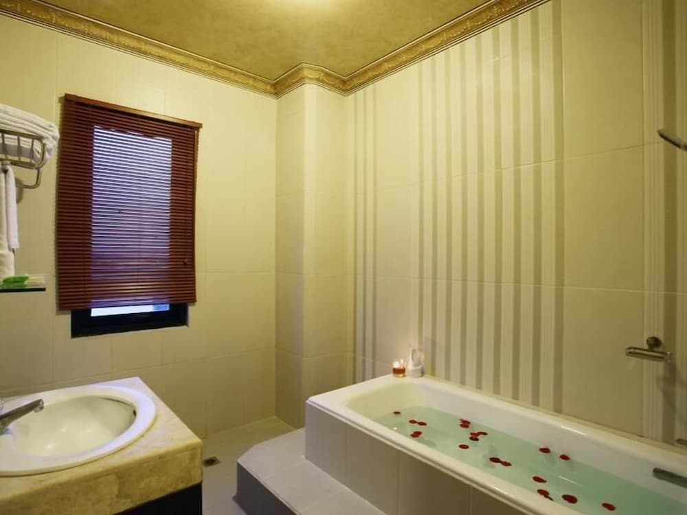 KANGEN BOUTIQUE HOTEL 48/50