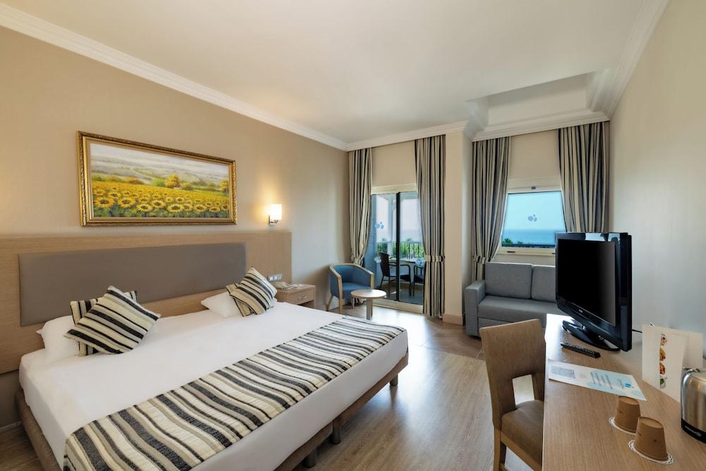 2 Bedrooms, Family
