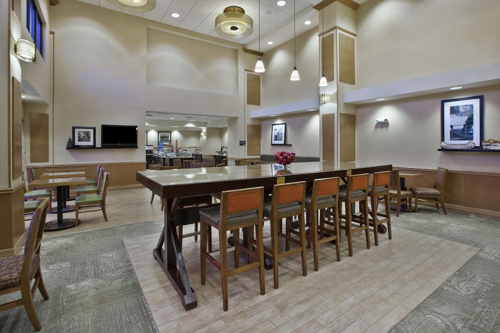 Hampton Inn Suites Plattsburgh 38/47